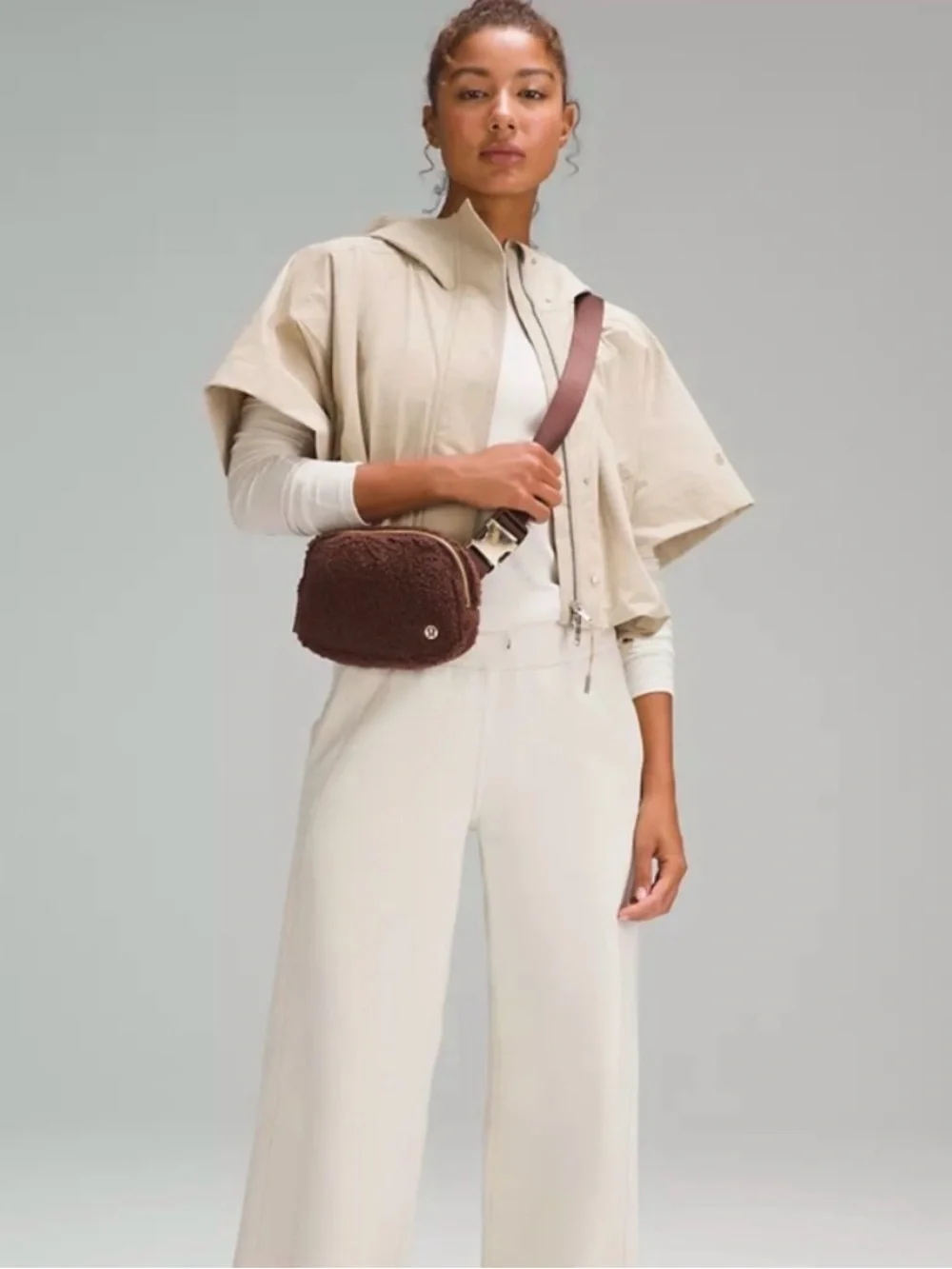 Lululemon Everywhere Belt Bag - Chocolate Brown - Picture 2 of 6